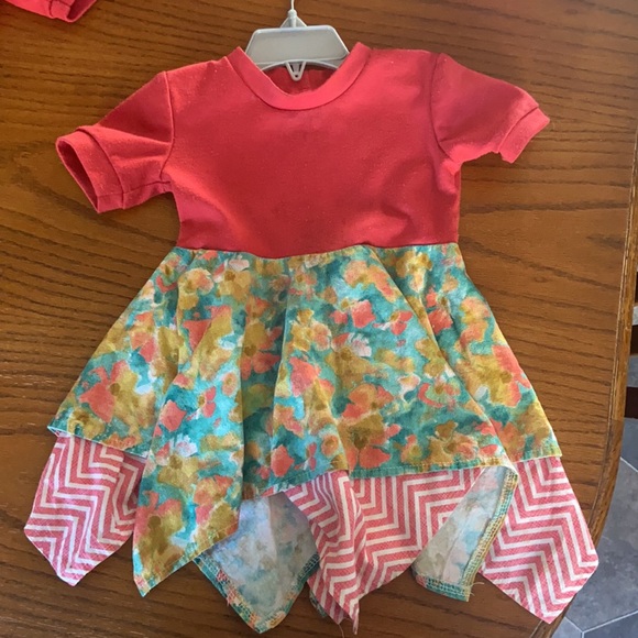 Matching dresses - Picture 2 of 2